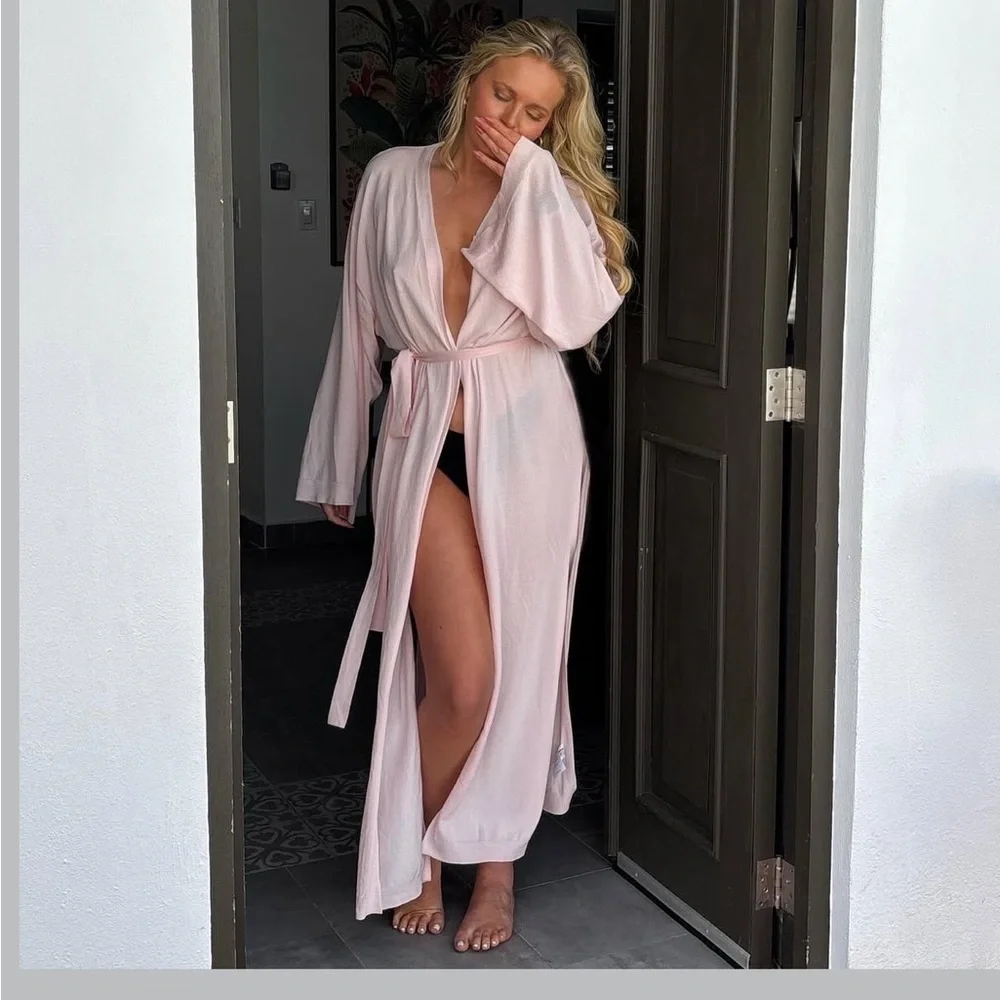 Elegant Pink Women's Robe - Picture 2 of 8